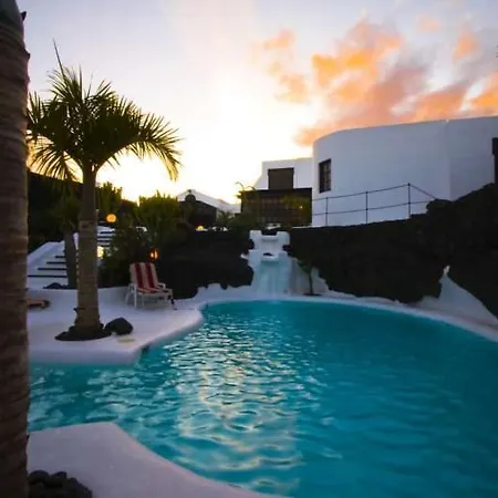Sleeps 6 Pool Wifi * Tahiche