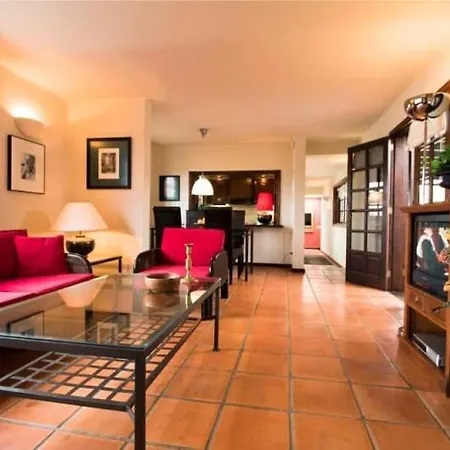 Sleeps 6 Pool Wifi Apartment *