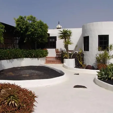 Sleeps 6 Pool Wifi Apartment Tahiche