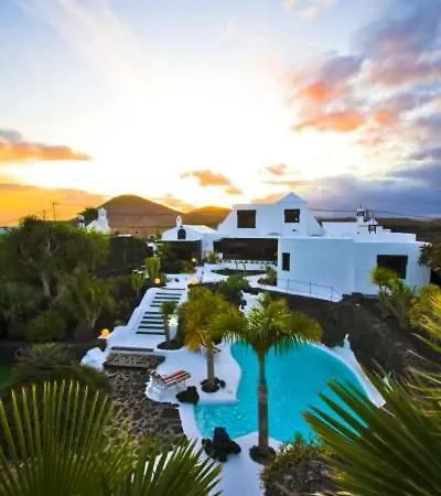 Apartment Sleeps 6 Pool Wifi